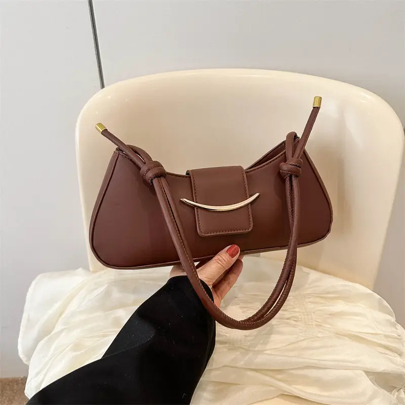 Pink Leather Messenger Bag with Gold Clasp - Image 5