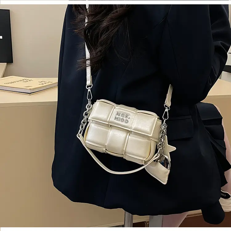 Elegant White Woven Chain Crossbody Bag for Women — feature 40