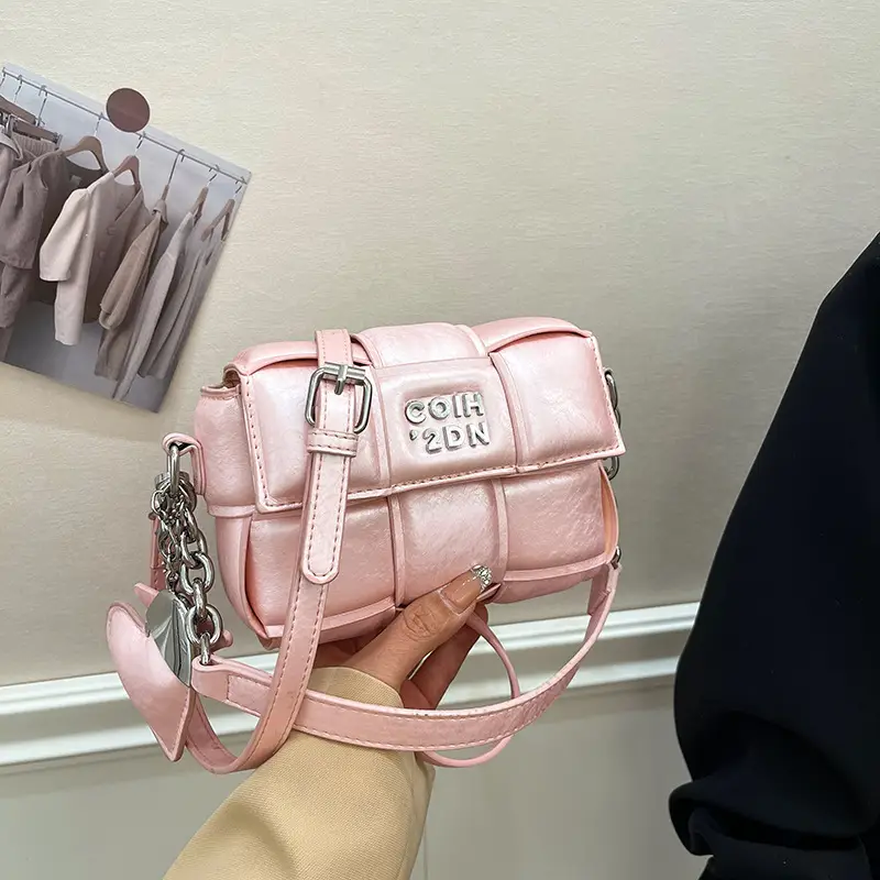 Elegant White Woven Chain Crossbody Bag for Women - Image 3