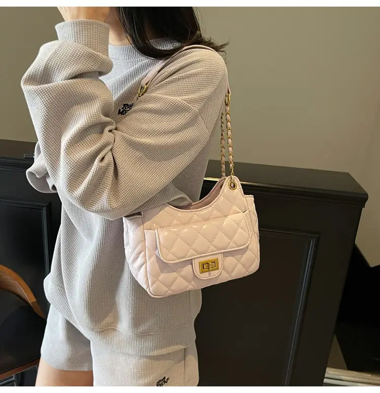 Women Rhombic Chain Shoulder Bag Cream 2024 — feature 17