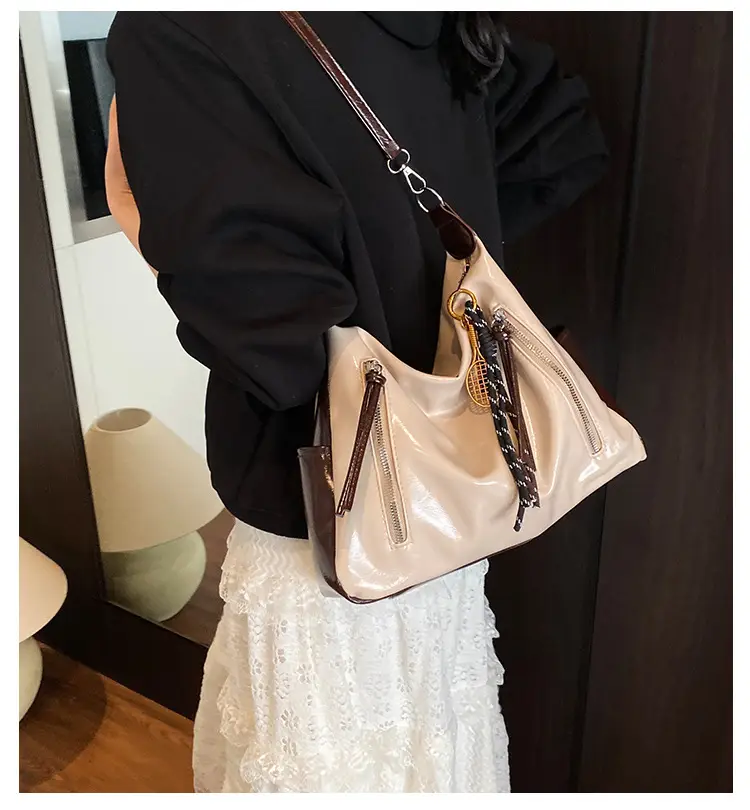 Retro Tote Bag Beige Brown Tassel Decor — feature 1