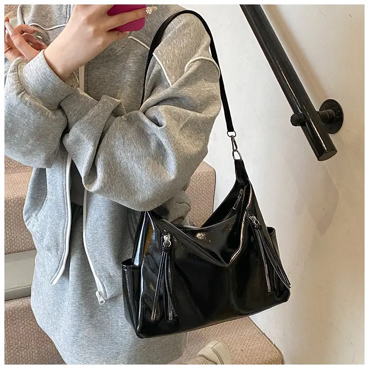 Retro Tote Bag Beige Brown Tassel Decor — feature 14