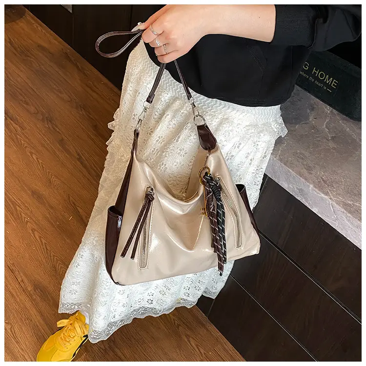 Retro Tote Bag Beige Brown Tassel Decor — feature 15