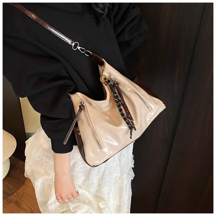 Retro Tote Bag Beige Brown Tassel Decor — feature 16