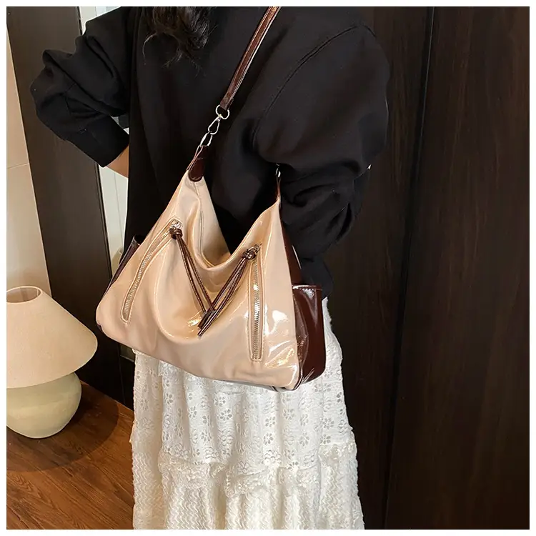Retro Tote Bag Beige Brown Tassel Decor — feature 17