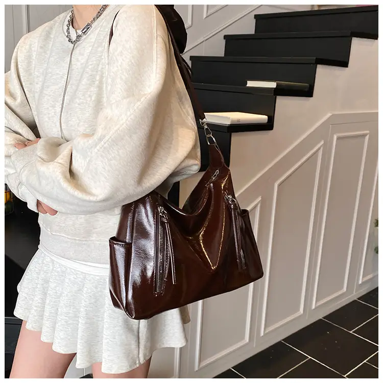 Retro Tote Bag Beige Brown Tassel Decor — feature 9