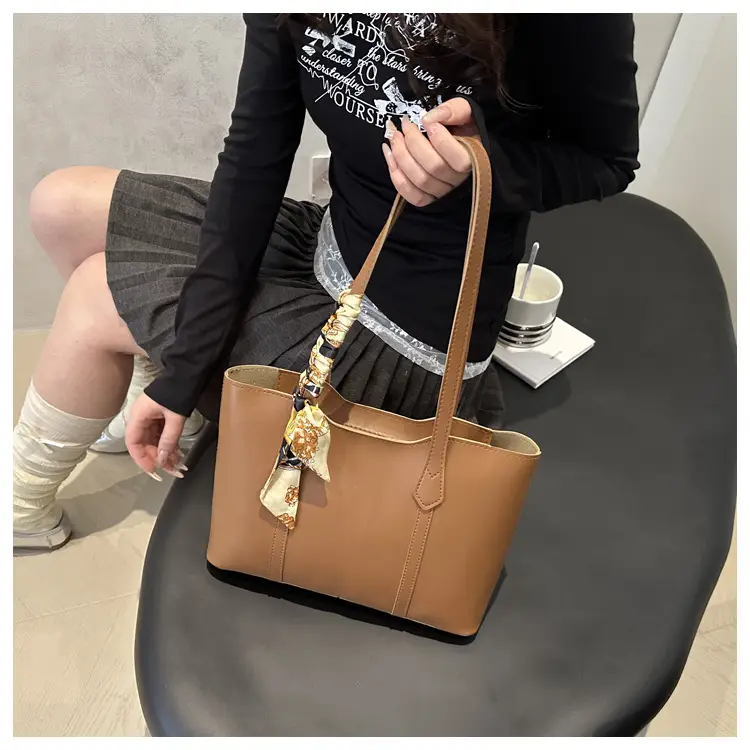 Retro Chic Shoulder Bag for College Students — feature 13
