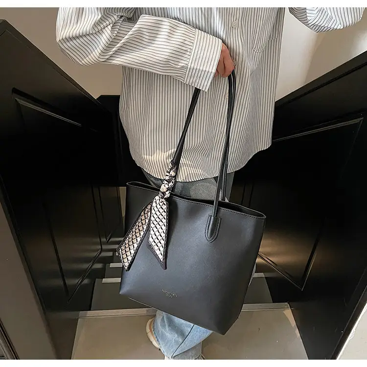 Black Women's Large Capacity Tote Bag with Adjustable Strap — feature 22