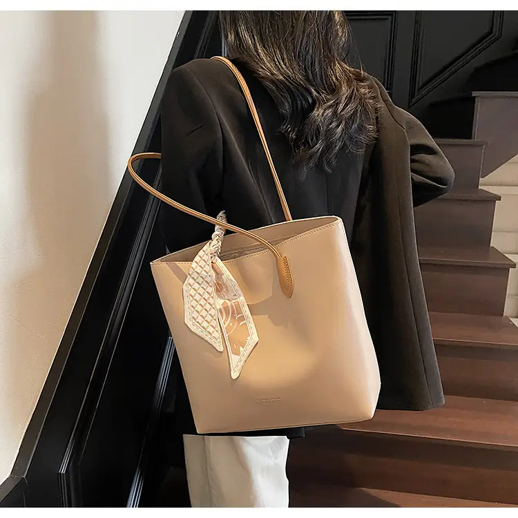 Black Women's Large Capacity Tote Bag with Adjustable Strap — feature 24