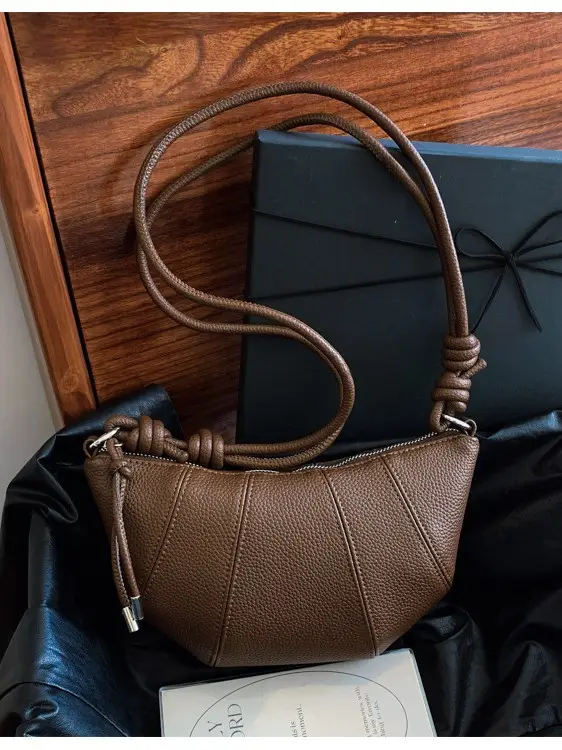 Women's Cream Crossbody Bag with Pearl Chain - Image 9
