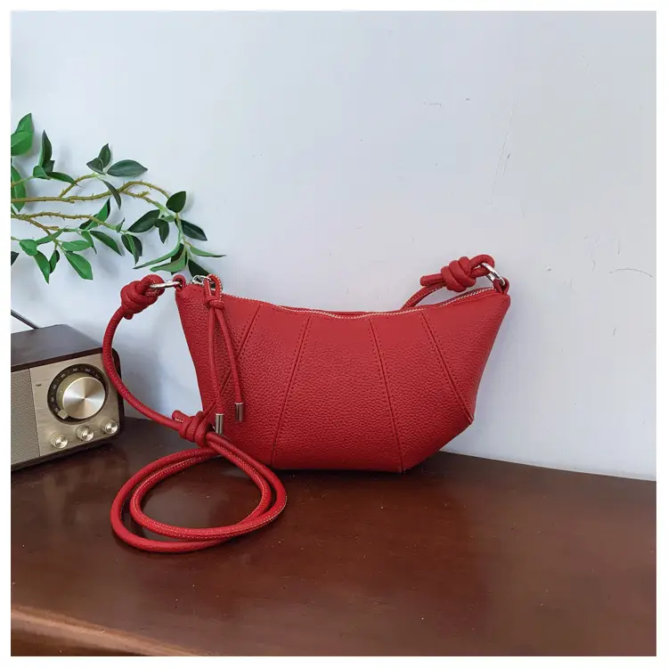 Women's Cream Crossbody Bag with Pearl Chain - Image 5