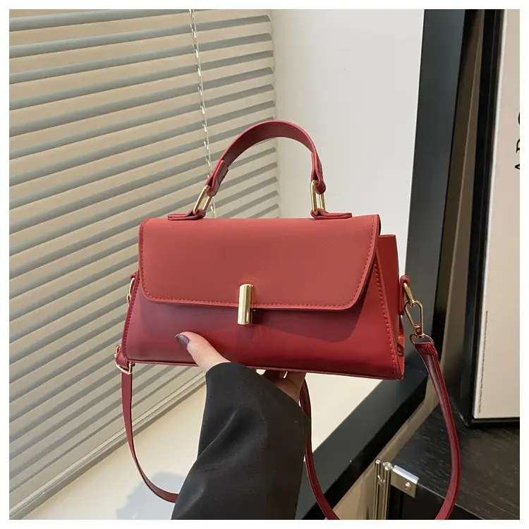2025 Women's Black Retro Commuter Bag with Lock Buckle — feature 18