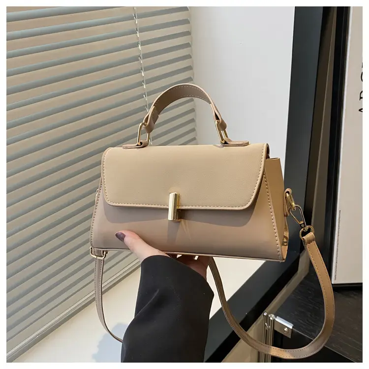 2025 Women's Black Retro Commuter Bag with Lock Buckle - Image 3