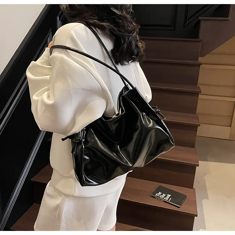 Large Capacity Korean Style Shoulder Bag Solid Color Elegant Design — feature 7