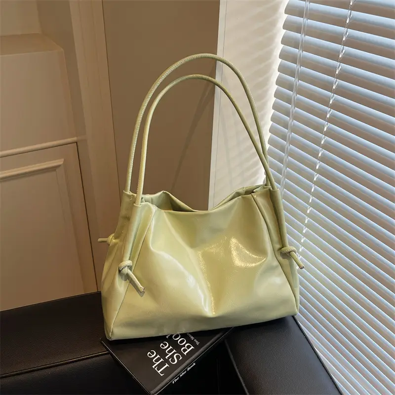 Large Capacity Korean Style Shoulder Bag Solid Color Elegant Design - Image 4