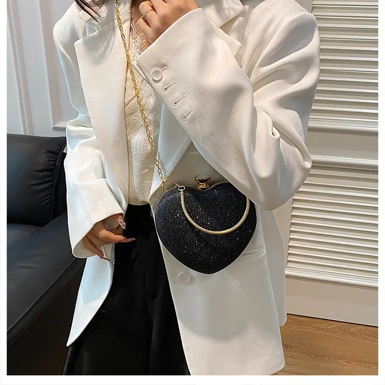 Heart Shaped Gold Chain Women's Bag — feature 11