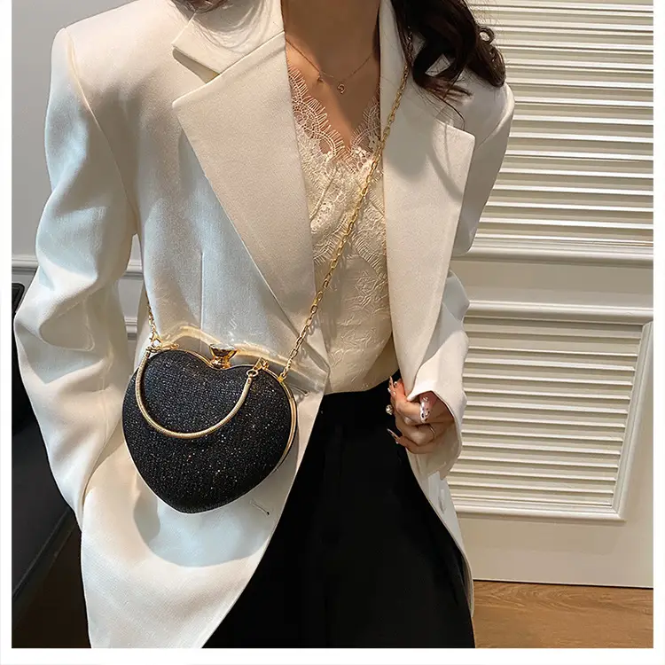 Heart Shaped Gold Chain Women's Bag — feature 12