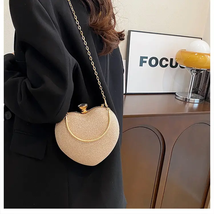 Heart Shaped Gold Chain Women's Bag — feature 15