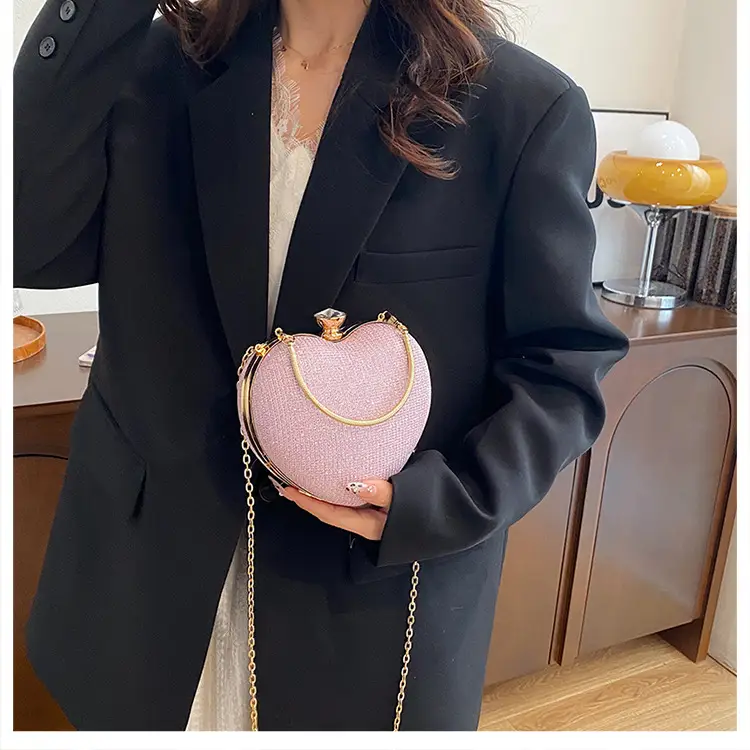 Heart Shaped Gold Chain Women's Bag — feature 16