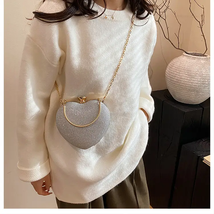 Heart Shaped Gold Chain Women's Bag — feature 19