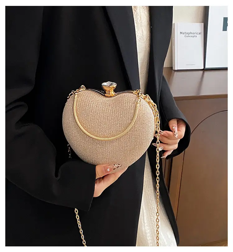 Heart Shaped Gold Chain Women's Bag — feature 2