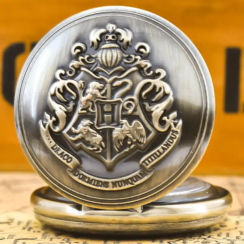 Gryffindor Quilted Pocket Watch with Chain — feature 12