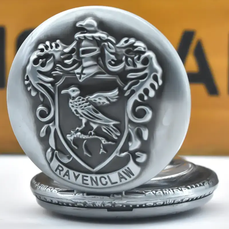 Gryffindor Quilted Pocket Watch with Chain — feature 6