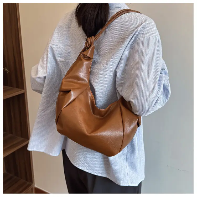 Women's Cream Korean Ins Retro Soft Leather Bag — feature 19