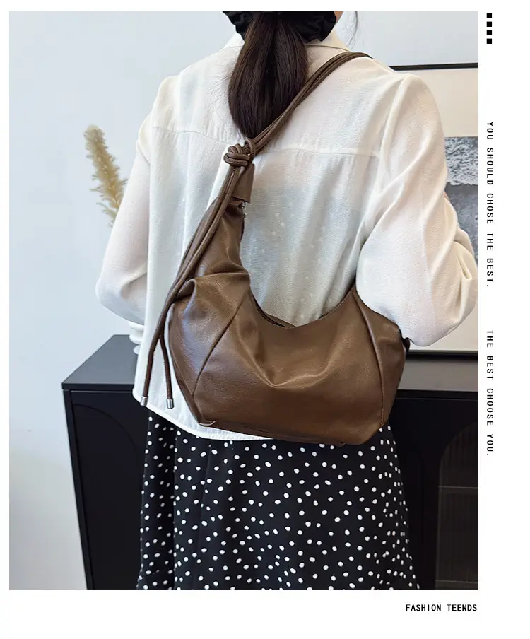 Women's Cream Korean Ins Retro Soft Leather Bag — feature 2