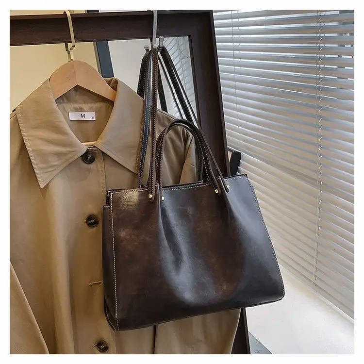 Women's White Leather Retro Tote Bag 2024 Winter — feature 4