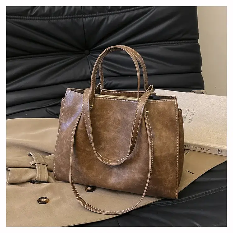 Women's White Leather Retro Tote Bag 2024 Winter — feature 9