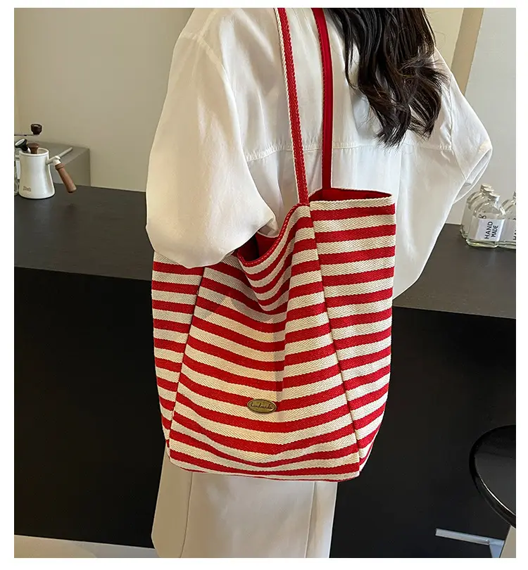 Striped Crossbody Bag for Women Large Capacity — feature 1