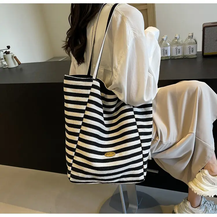 Striped Crossbody Bag for Women Large Capacity — feature 10