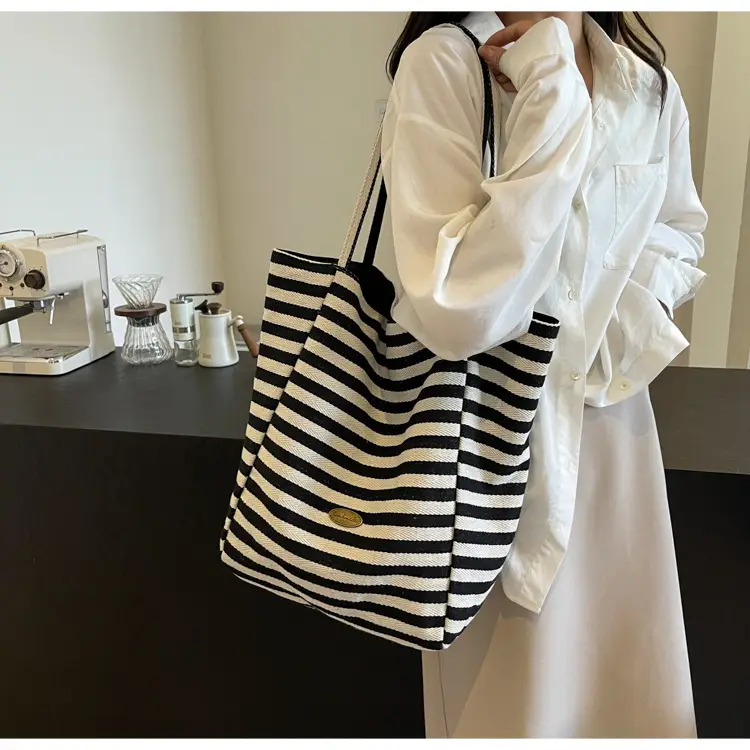 Striped Crossbody Bag for Women Large Capacity — feature 7