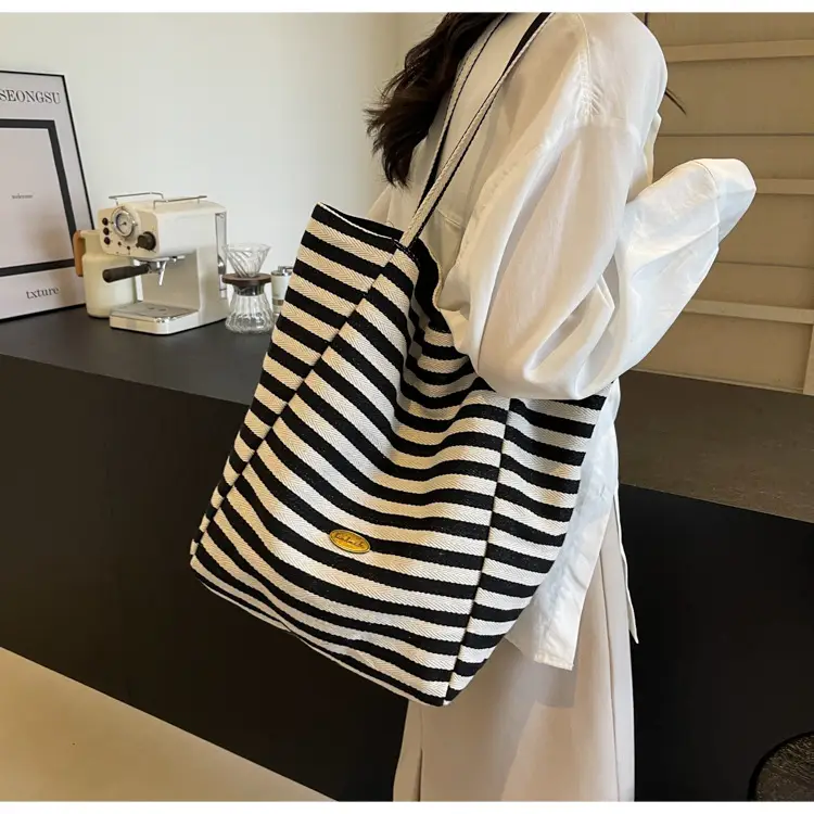 Striped Crossbody Bag for Women Large Capacity — feature 8