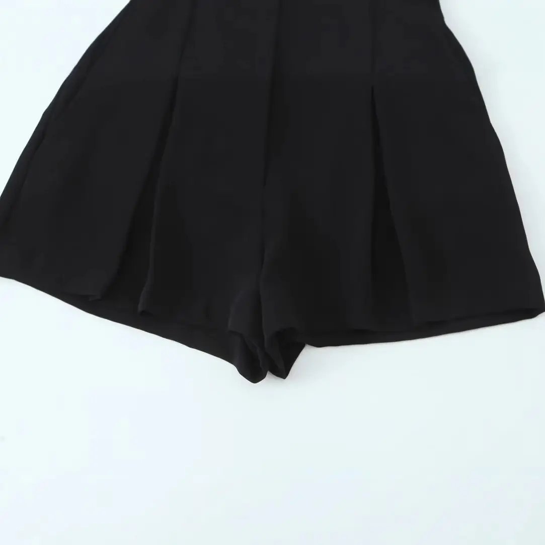 Black Pleated Shorts with Belt for Women - Image 4