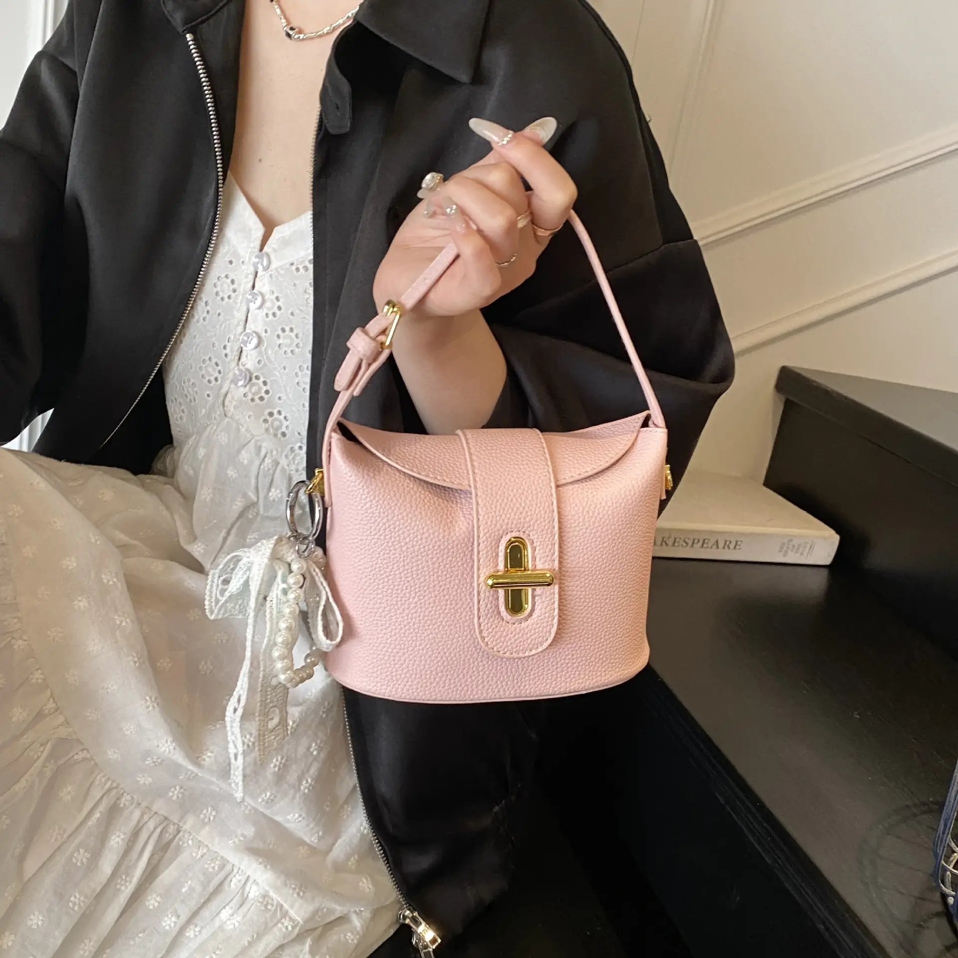 Pink Leather Shoulder Bag for Women 2025 - Image 9