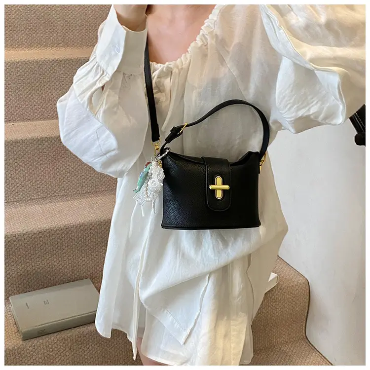 Pink Leather Shoulder Bag for Women 2025 — feature 39