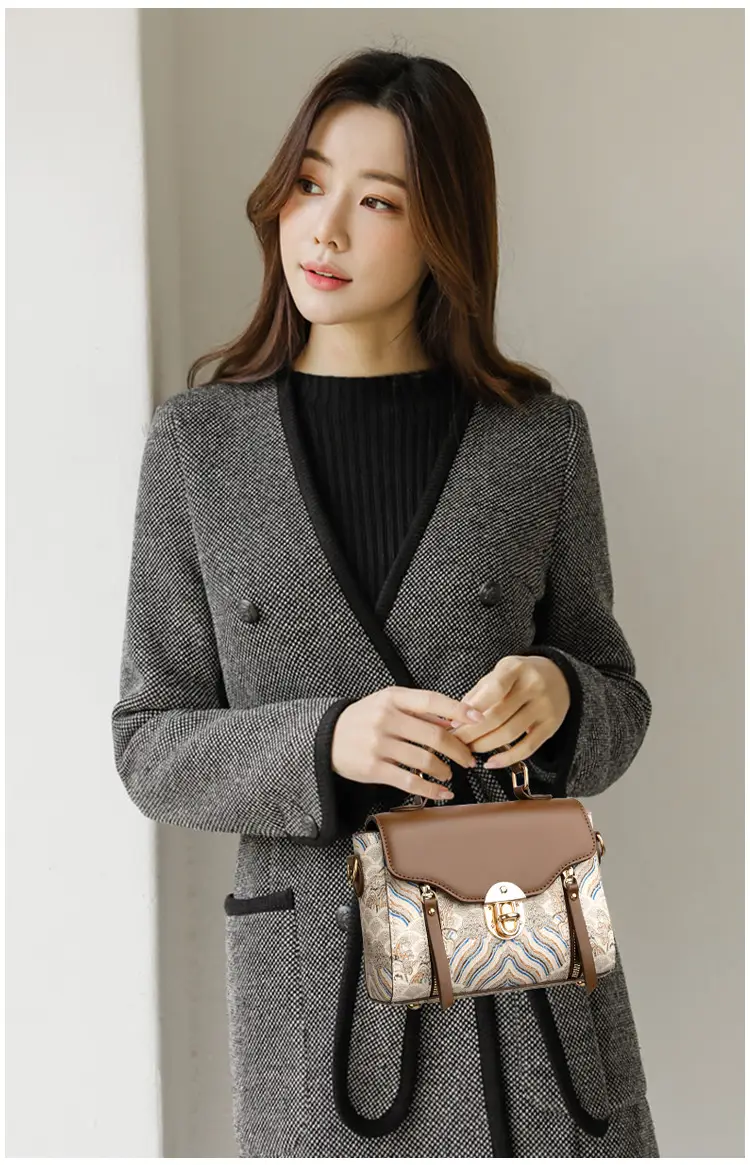 Retro Style Women's Shoulder Bag Brown Patterned Large Capacity — feature 17