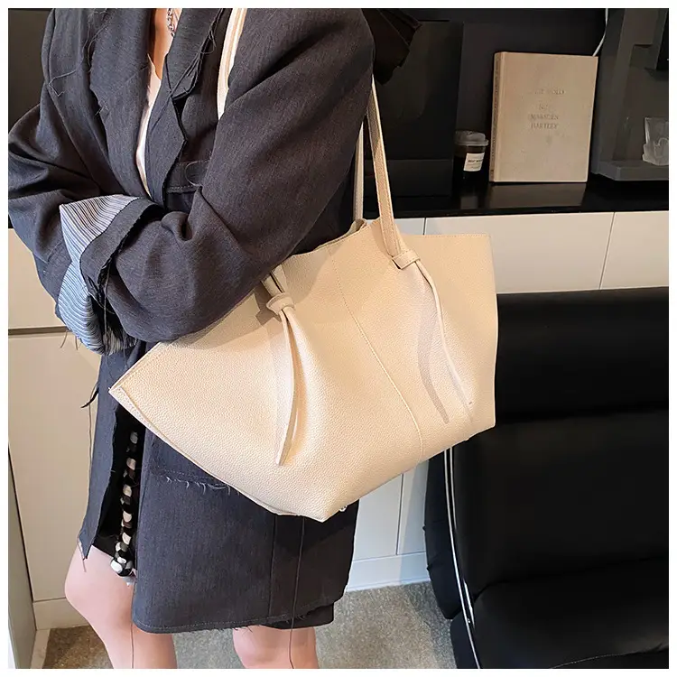 Large Capacity Women's Tan Shoulder Bag with Wings 2025 — feature 13