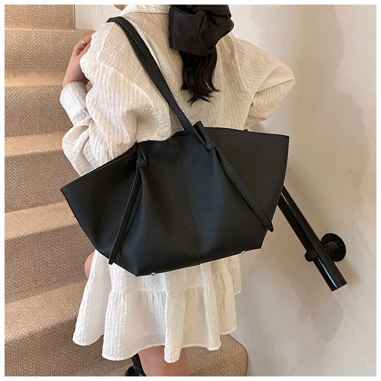 Large Capacity Women's Tan Shoulder Bag with Wings 2025 — feature 17