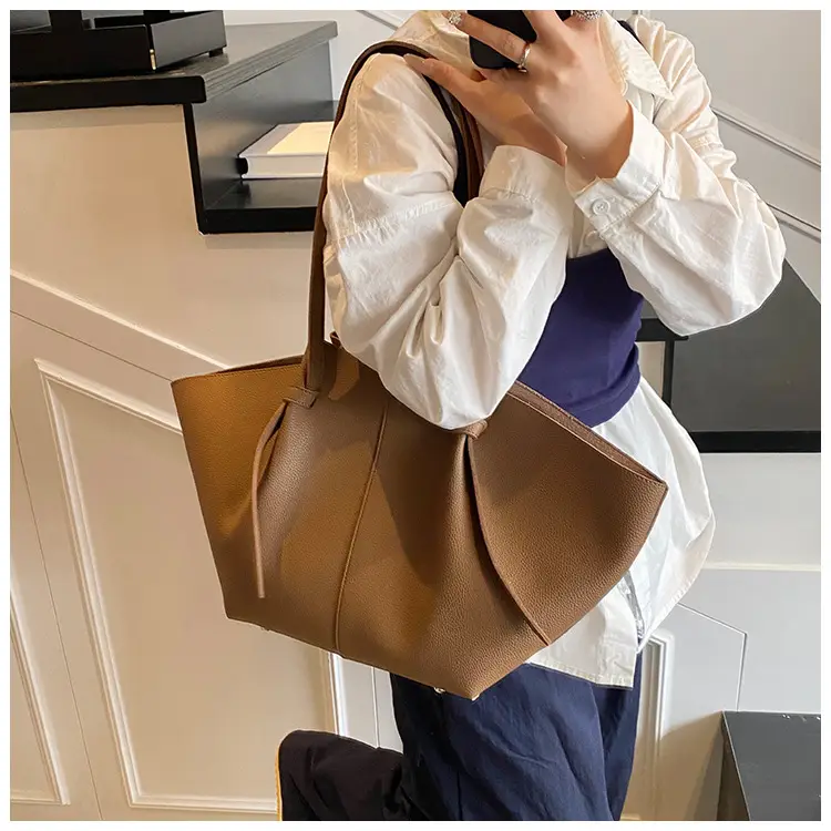 Large Capacity Women's Tan Shoulder Bag with Wings 2025 — feature 9