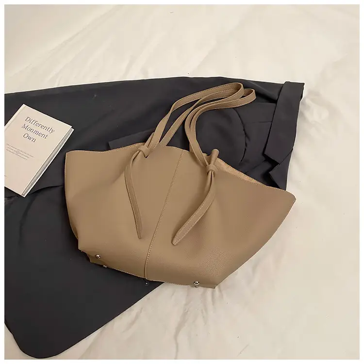 Large Capacity Women's Tan Shoulder Bag with Wings 2025 - Image 3