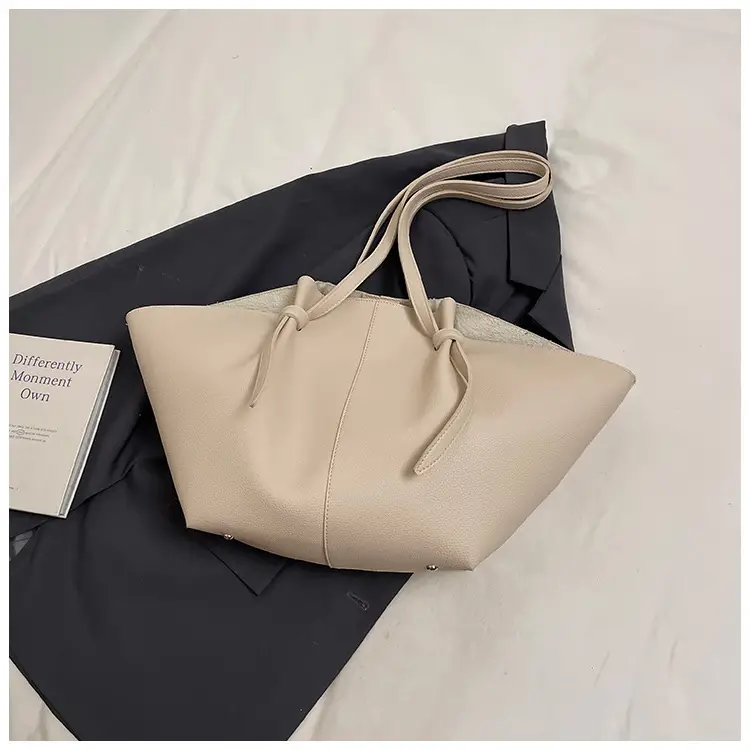 Large Capacity Women's Tan Shoulder Bag with Wings 2025 - Image 4