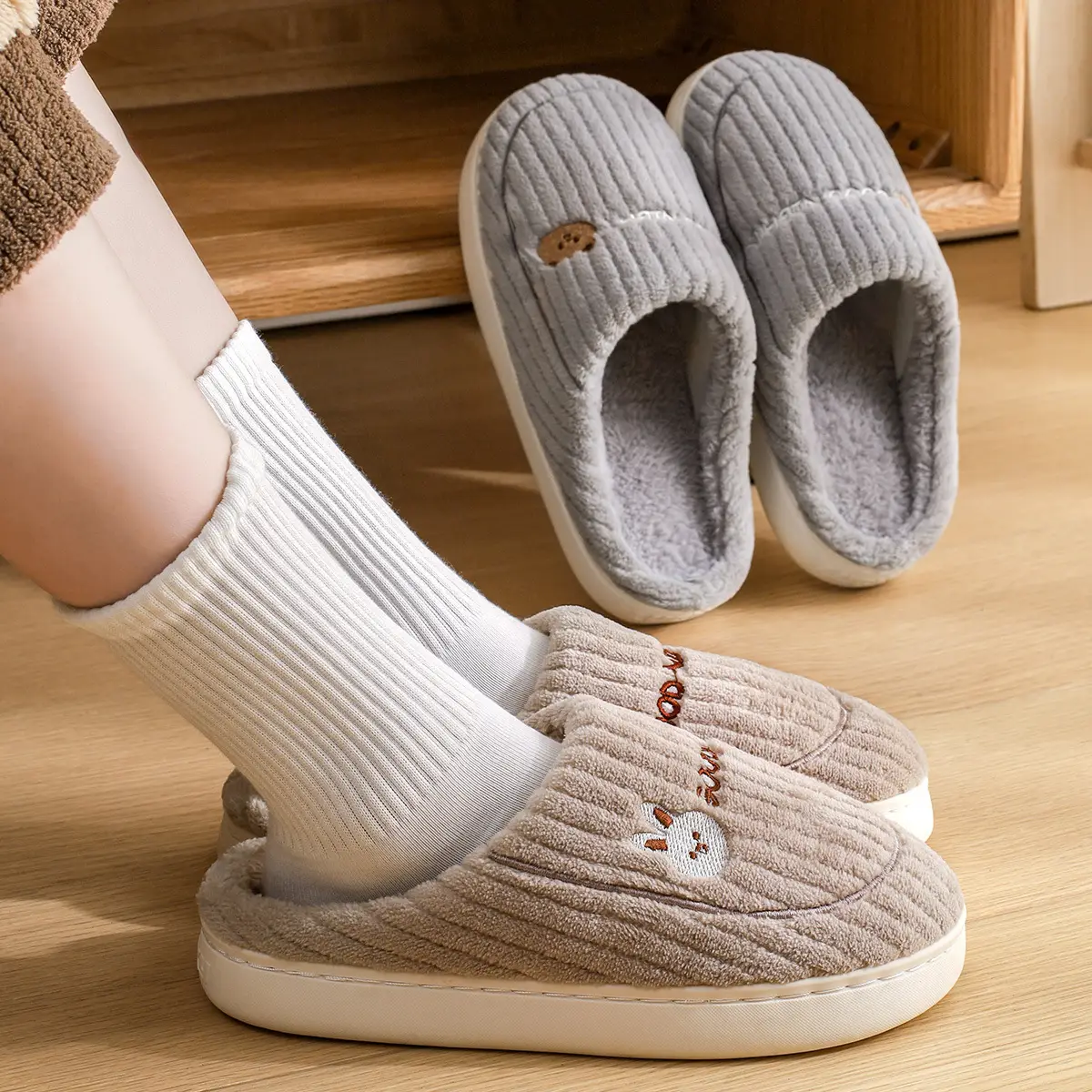 Women Winter Wool Slippers Grey New 2025 - Image 9
