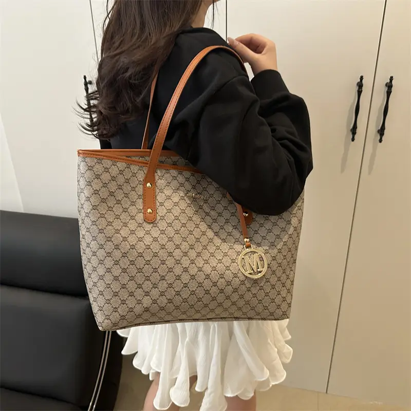 2026 Textured Shoulder Bag Large Capacity Letter Print Tote - Image 2