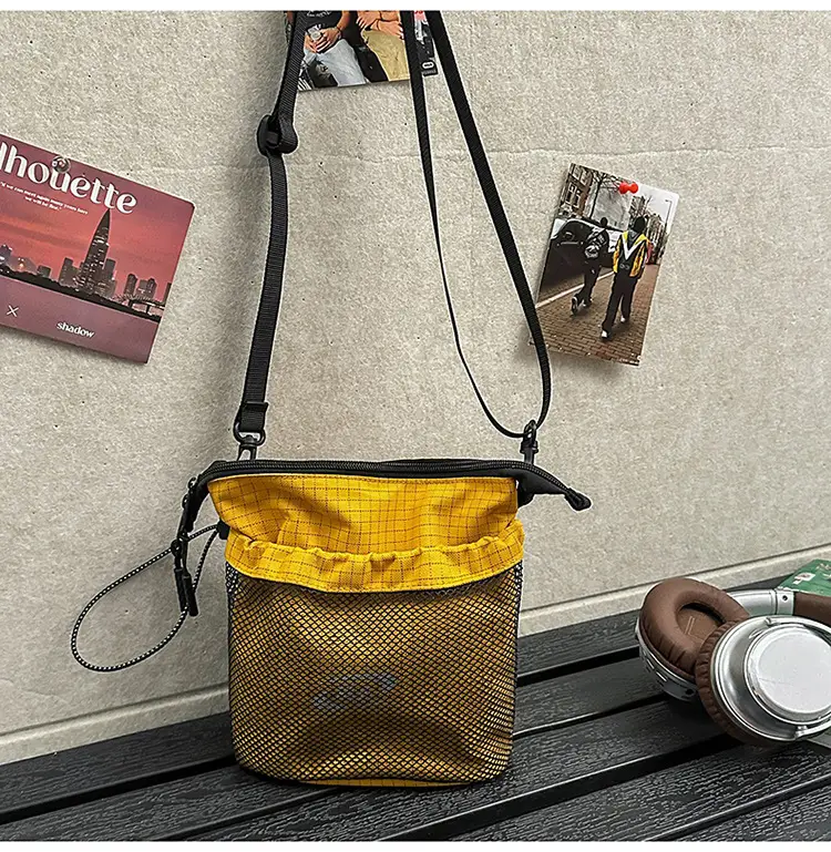 Men's Lightweight Crossbody Bag with Mesh Pocket 2025 — feature 40
