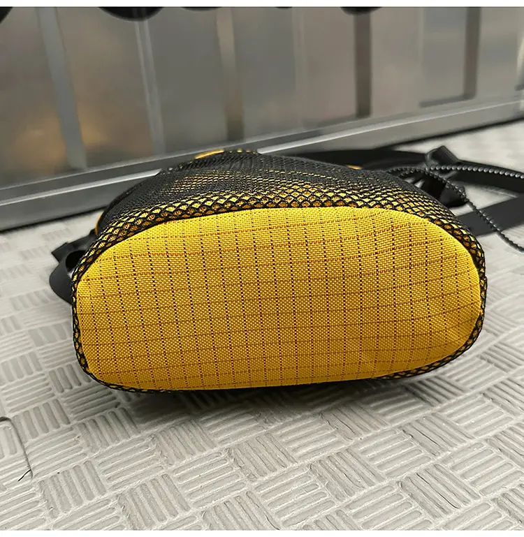 Men's Lightweight Crossbody Bag with Mesh Pocket 2025 — feature 43