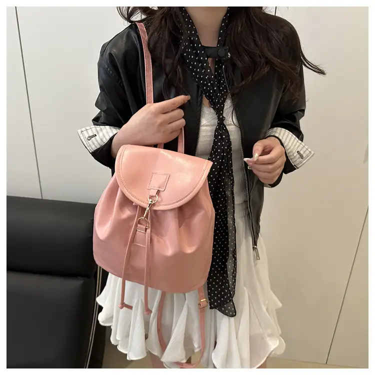 Women's Cream Large Capacity Shoulder Bag Spring Summer 2025 — feature 13