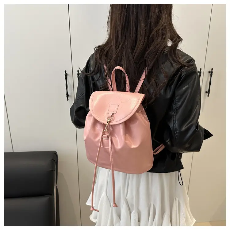Women's Cream Large Capacity Shoulder Bag Spring Summer 2025 — feature 14